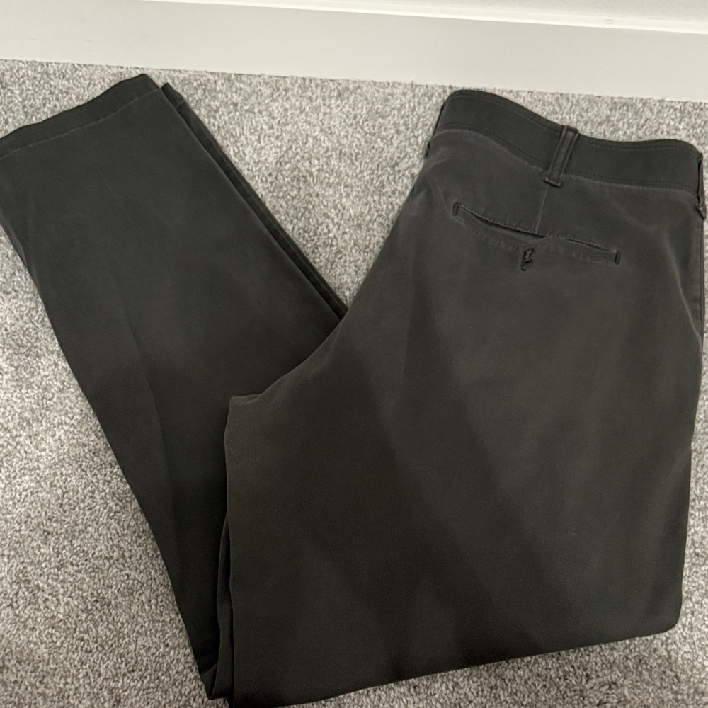 Lee Men's Dark Gray Chinos